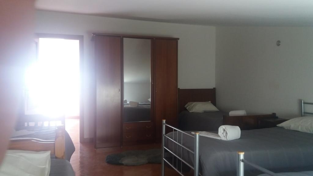 Quinta Da Casinha Homestay ปอมบาล ภายนอก รูปภาพ
